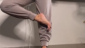 Princess Isabella's Shoeplay and Feet JOI Tease - 720 WMV