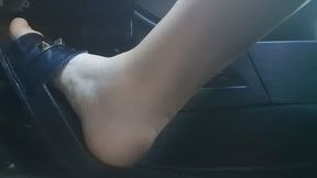 Among Speed, Laughter, and Quick Captures: Nicoletta's Crazy Adventure Driving in Her Low Black Sandals While Filming Her Feet with Passion 720HD
