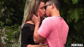 lilith scarlett surpreende namorado e libera o cuzinho pra ele em local publico!