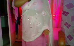 Sexy desi girl nude pussy fingering boobs show in bathroom having fun online