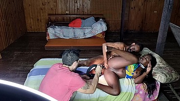 Bastidores da gravação com a safada Alicia Ribeiro em um sitio infestado de ratos