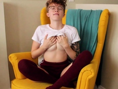Skinny Solo Teen Masturbate Her Pink Shaved