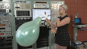 Sydney Paige Blows Single and Double-Stuffed Q16's to Bursting (MP4 - 720p)