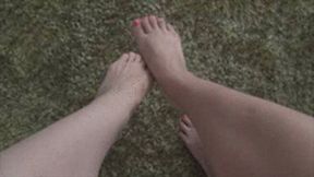 SEXY FOOTSIE WITH RED TOE NAIL POLISHING TF