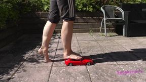 Sneaker-Girl Akira - Destroy Red Toy Car