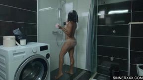Kiki Minaj - Big Butt Black Ebony MILF Destroyed In Shower