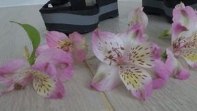 Crushed flowers with platform sandals aa