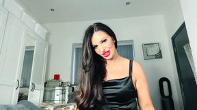 WORSHIP MY PUSSY AND KISS HER