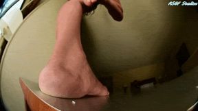 EIG big fat BARE HEEL focus! - MP4