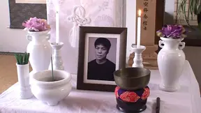 Japanese bombshell gets it on by herself