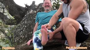 runner tickle in the mountain