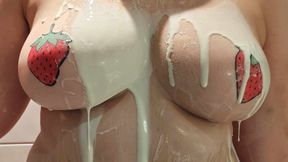 Strawberries & Cream splosh and foot crush
