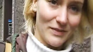 Deutsches 18 Yo auf der Strasse angesprochen