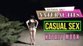 CELEBRIDAD MADURA ME PRESTA SUS TETAS NATURALES