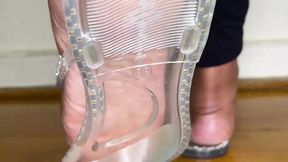 Stepmommy gets her sole sisters to toe-tally worship her flip flop fetish