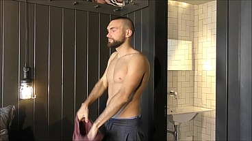 Israeli porn actor showers and pushes dildo to ass