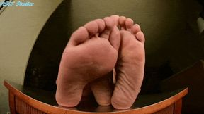 EIG and K bare feet soles!! - MOV