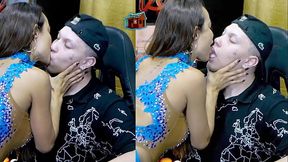 Belinha Baracho got the host right, kissed him nicely and even grabbed his dick, how hot! - Podcast Pápum no Barraco!