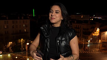 Selfie et sexe intense, la soirée parfaite pour Lena, 25ans !