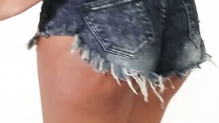Temptress Payton Simmons blows big dick and gets railed