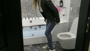 I've been eating and drinking a lot, I haven't been to the toilet for several days MP4 FULL HD 1080p