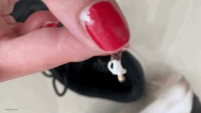 GIANTESS SCRATCHING HER SWEATY FEET WITH TINY MEN - MP4 Mobile Version