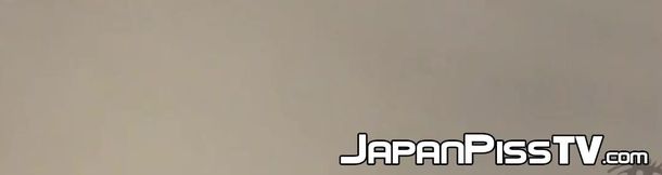 Deviant Japanese ladies tend to pee outdoor while nobody is watching