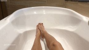 SEXY FOOT WASHING IN A HOTEL BATH TUB FEET POV - MP4 Mobile Version