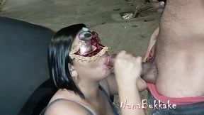 fazendo dogging na rua com 3 estranhos, eles me fodendo e gozando na minha boca