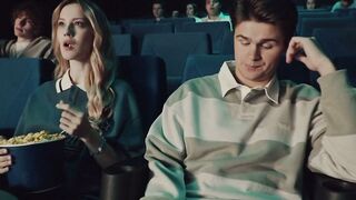 Сочная брюнетка трахается с двумя незнакомцами в заброшенной больнице 1 серия