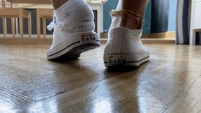 CREEPY EX BOYFIREND FOOT GRAB UNDER THE BED - MP4 HD