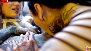 Burlesque Tattoo Beauty Gives Anal Fuck With Strap-on