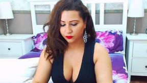 Curvy Brunette Sits and Hold a Big Didldo