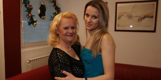 Beautiful teen licking pussy and ass of an mature lesbian housewife