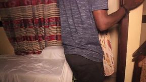 une teen se fait violemment baise par des barbare black avec de grosse bites longue et noire . c est une experience de baise anale gangban de devierger. www.africanpornmovies.com
