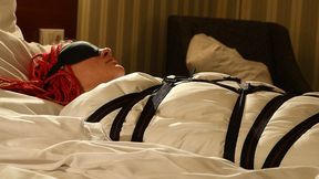 Sofi_ Wrapping in a blanket with black straps_S