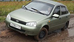 7_RUSSIAN GIRL STUCK IN MUD