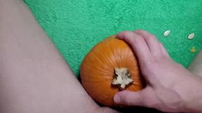 i fuck a wet pussy and a pumpkin. what is better