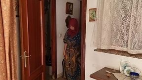 Hijabi babe fucks and shakes big ass for white guy