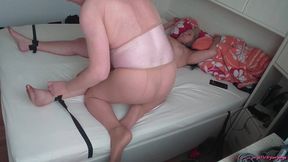 strumpfhosen encasement mit molliger milf 2