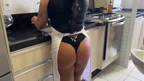 Maidservice: Cooking and Serving in the Bedroom