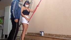 meu marido ficou espiando eu seduzir e trepar com o pintor da nossa casa