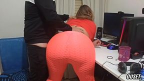 mi madrastra me hace una buena mamada y me la follo.