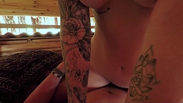 Novinha dando o cuzinho e tomando gozada na cara - Dread Hot