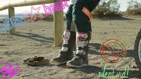 Dirty Dirt Bike Feet: Slow boot take off