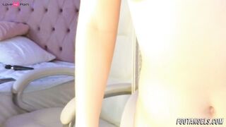 Naked Tease Sizzling Sole Play