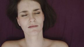 Amateur Babe Reaches Her First Muff Orgasm