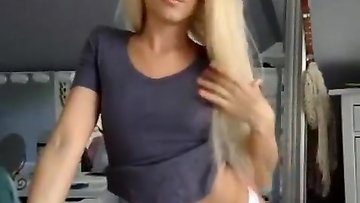 Teen Traps Amazing Ass On Webcam