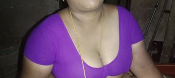 Tamil Uma&#039;s husband was not at home. She was sitting alone on the bed. When I went there, I spread my legs and put my finger ins