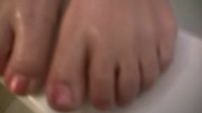 Sweet feet in the bathtube